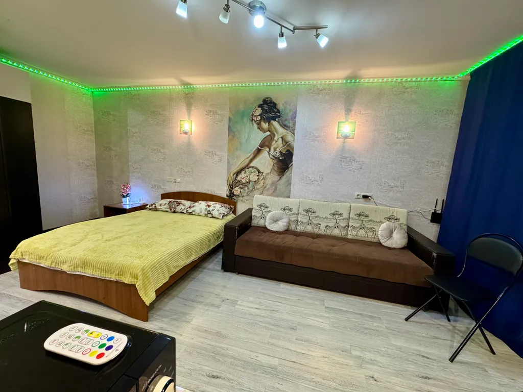 Студия с дизайнерским оформлением