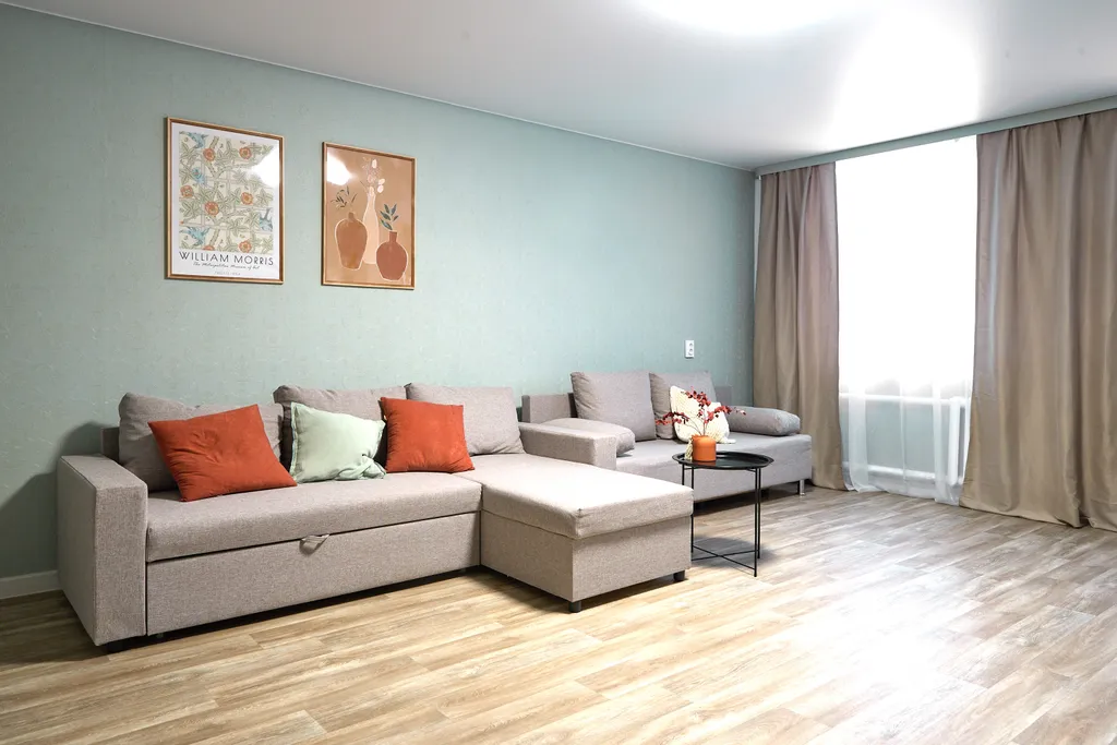 Дом Под Покровом на тихой улице с видом на монастырь