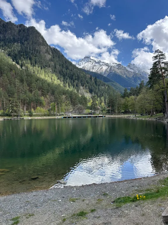 Уютная квартира с видом на озеро и горы