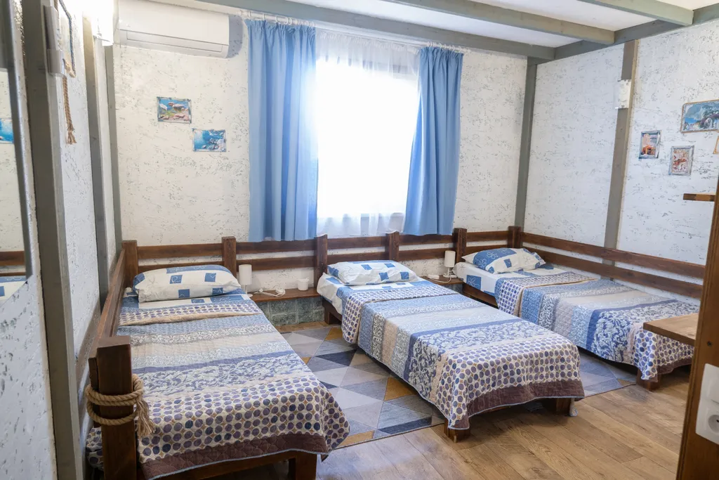 Квартира Трёхместный номер с 3 односпальными кроватями — аренда посуточно в Сухум