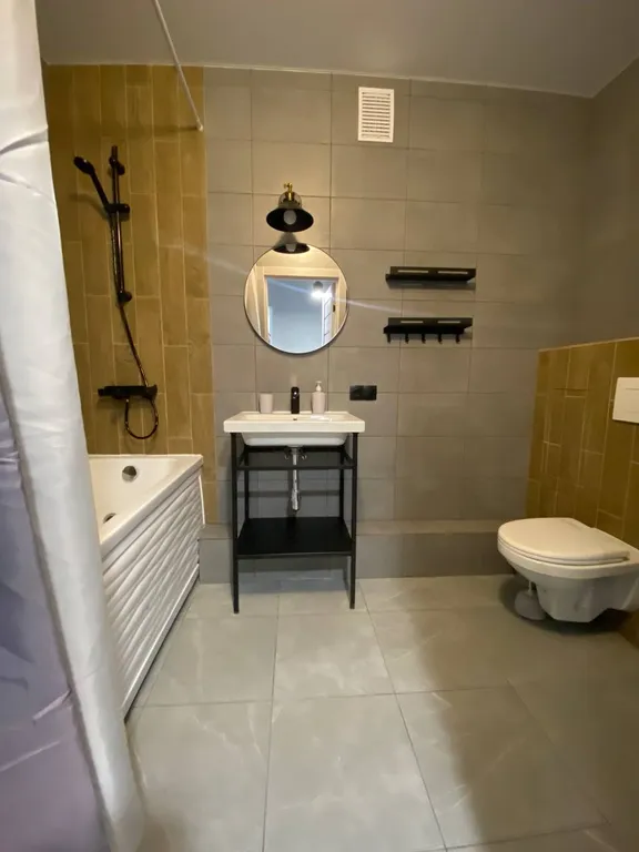 Евро трехкомнатная с джакузи у ЖД вокзала