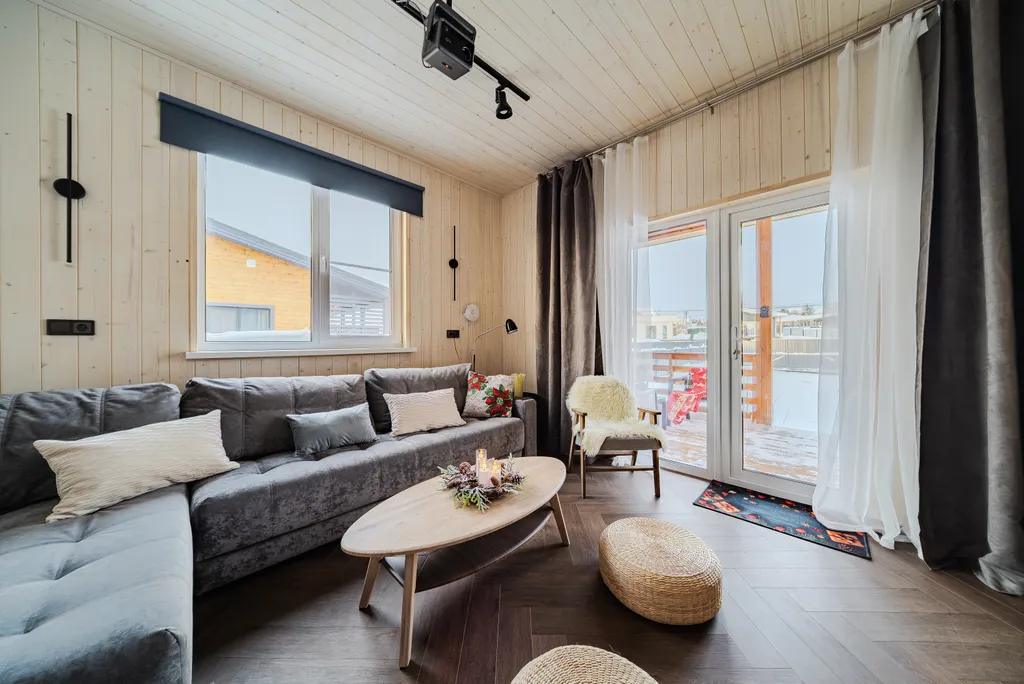 Новый дом с большим столом, кинотеатром, баней