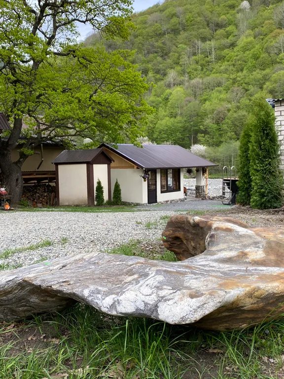 Большой дом у реки в горах с баней и чаном