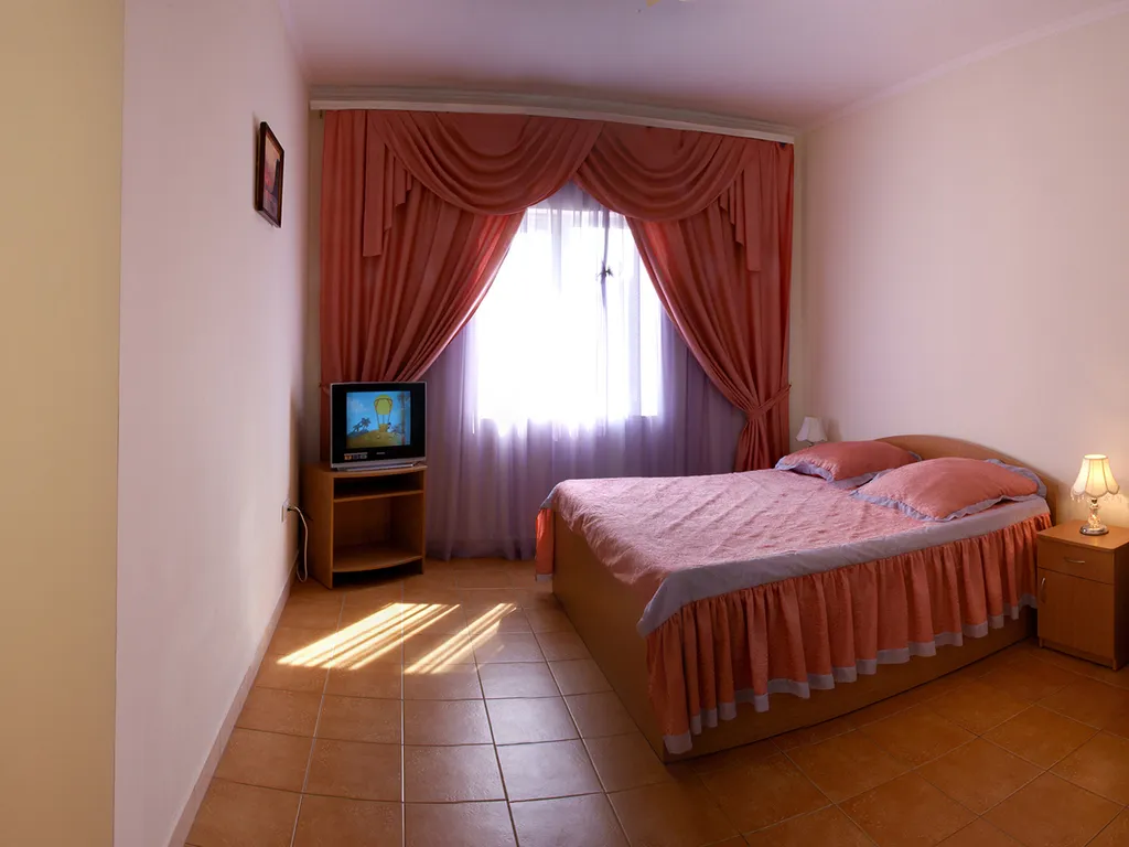 Комната с видом на бассейн на Вилле Чайка