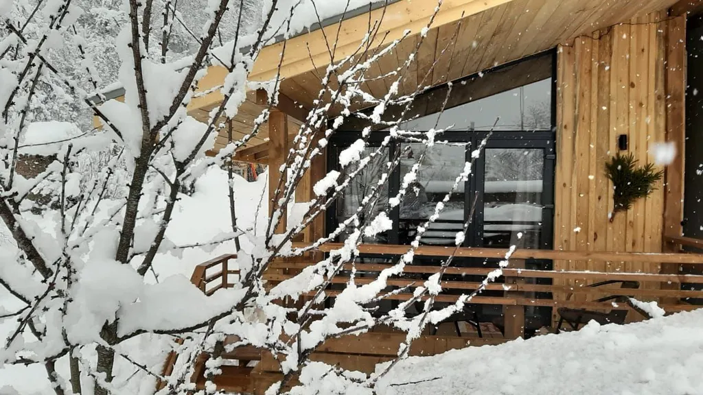 Домик в эко стиле с видом на горы