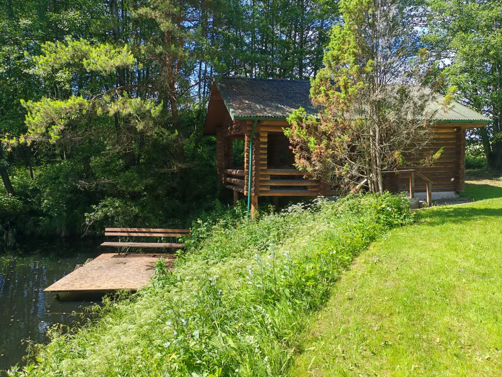 Хутор возле леса и озер