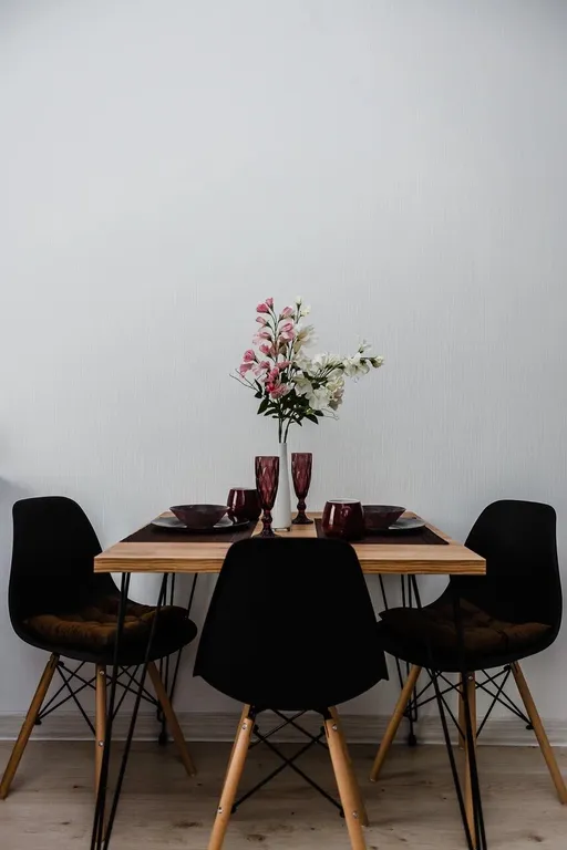 Новая просторная дизайнерская квартира с высокими потолками