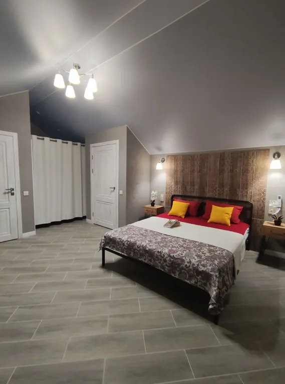 Дом в центре города рядом с набережной