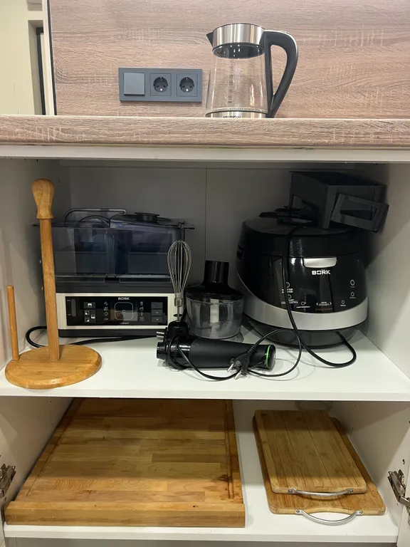 Уютная квартира с видом на морской порт и горы