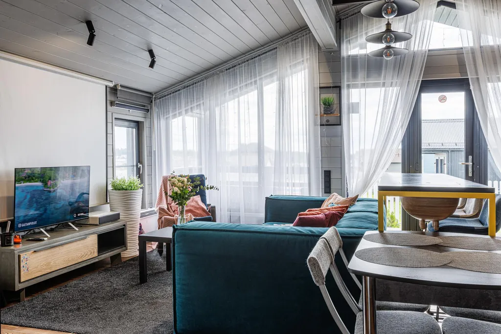 Коттедж Уютный дом с баней, вблизи водохранилища — Лопотово