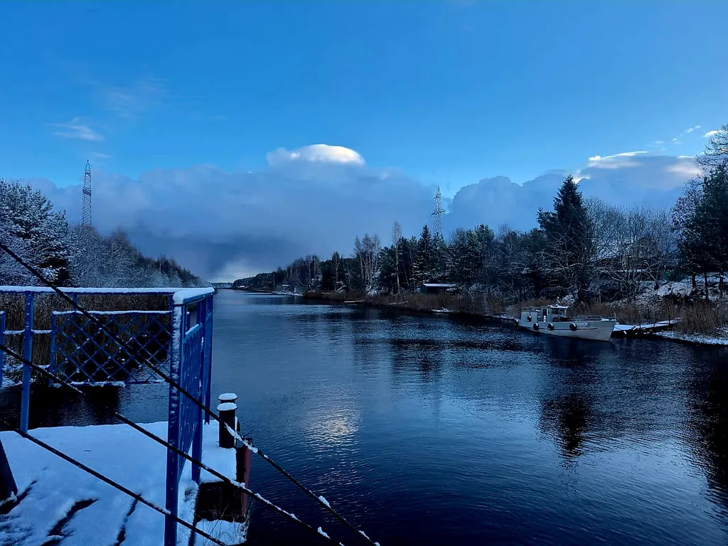 Коттедж Дом с панорамной терассой и камином рядом с Петровским каналом — Волхов