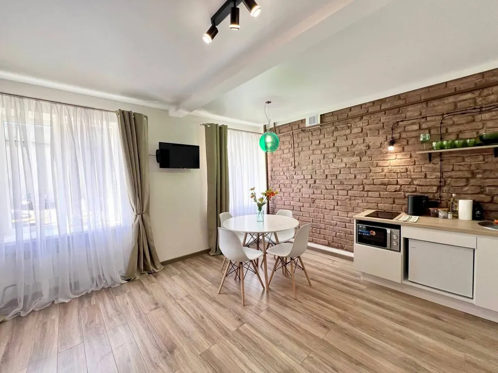 Студия Green рядом с замком от Mascaron Apartments