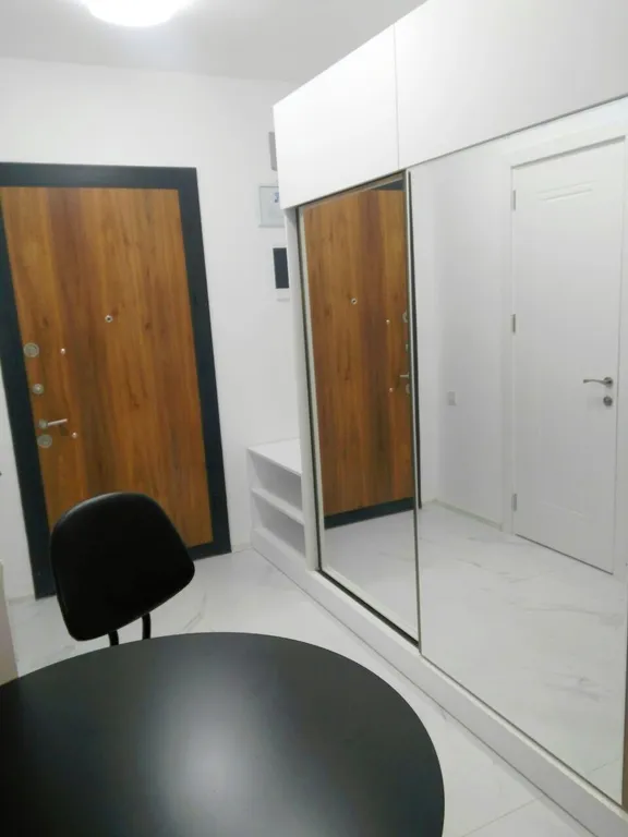 Дизайн-студия со стеклянной спальней