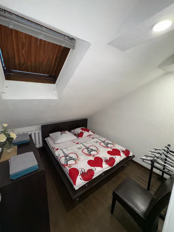 On two levels with two bathrooms