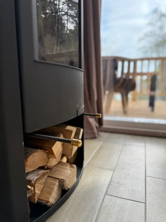 Домик на холме с видом на Байкал