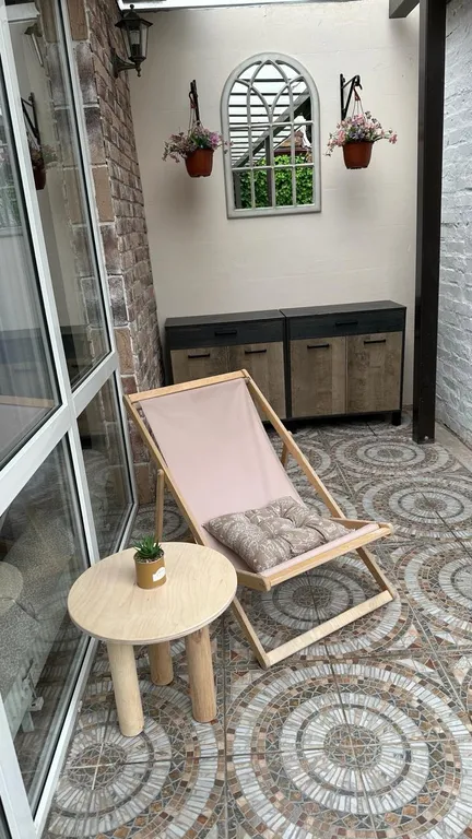 Уютный дом с двориком в центре города