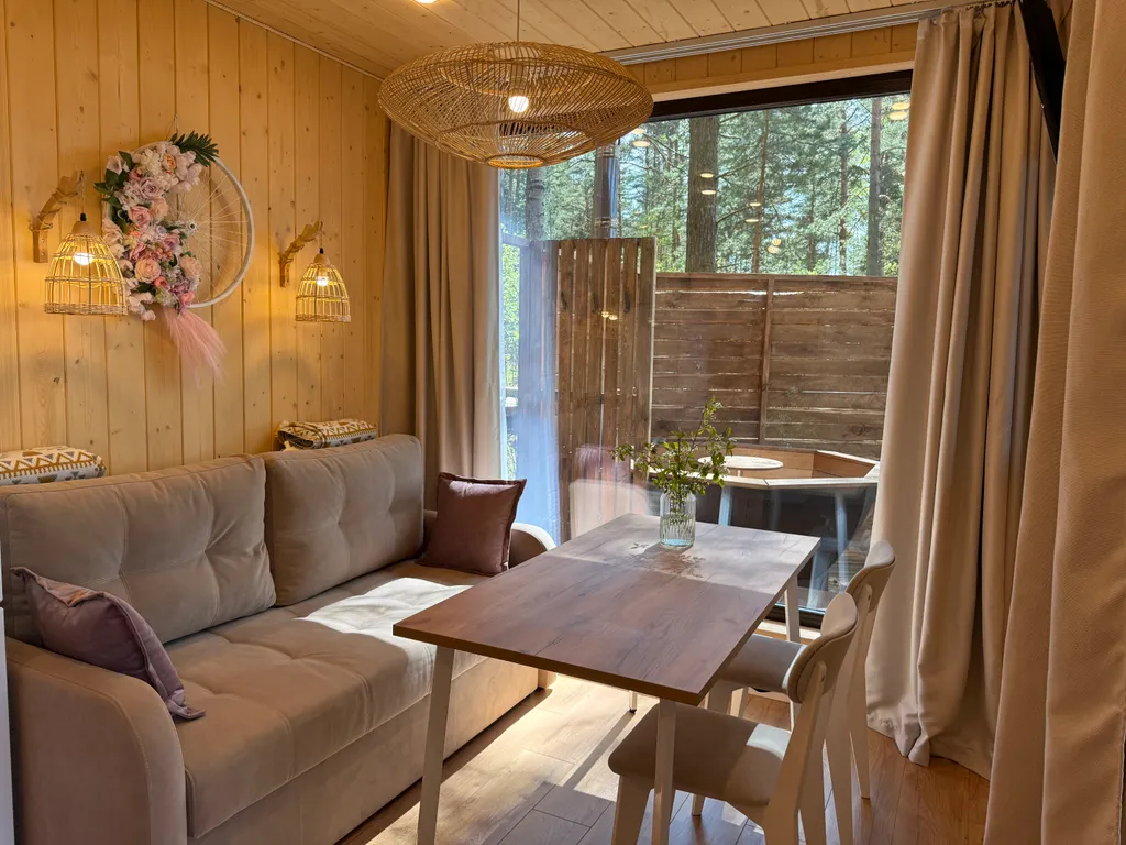 Домик на берегу Горьковского водохранилища