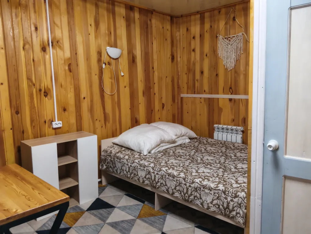 Квартира Благоустроенный 2-х местный номер с одной большой кроватью — аренда посуточно в Хужир (Ольхон)