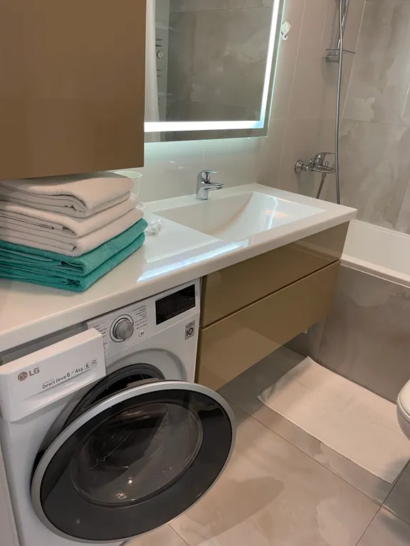 Евро-двухкомнатный апартамент Айсберг с балконом и видом на Храм