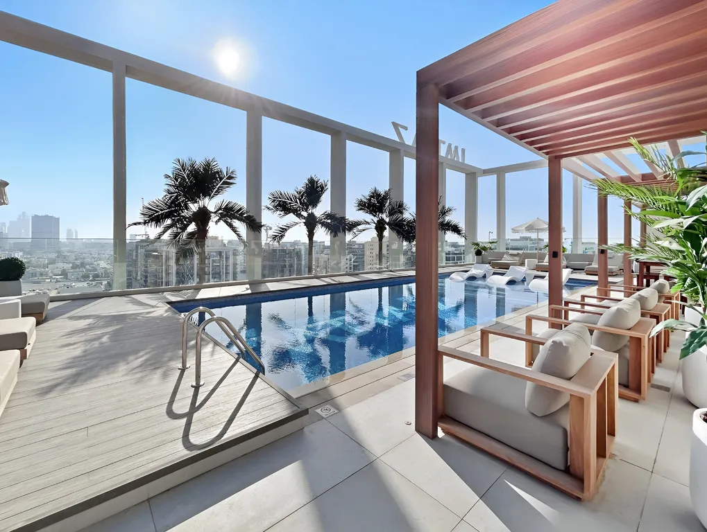 Дизайнерские апартаменты с бассейном на крыше