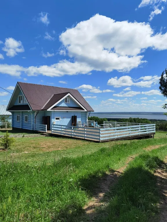 Двухэтажный дом с видом на Галичское озеро