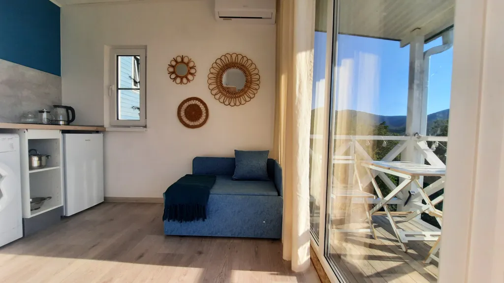 Уютный коттедж с теплым бассейном и видом на холмы Б.Утриша