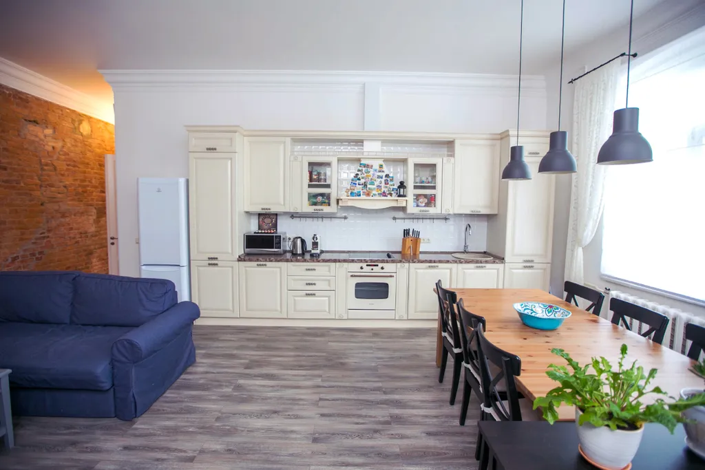 Огромные апартаменты с видом на крышу