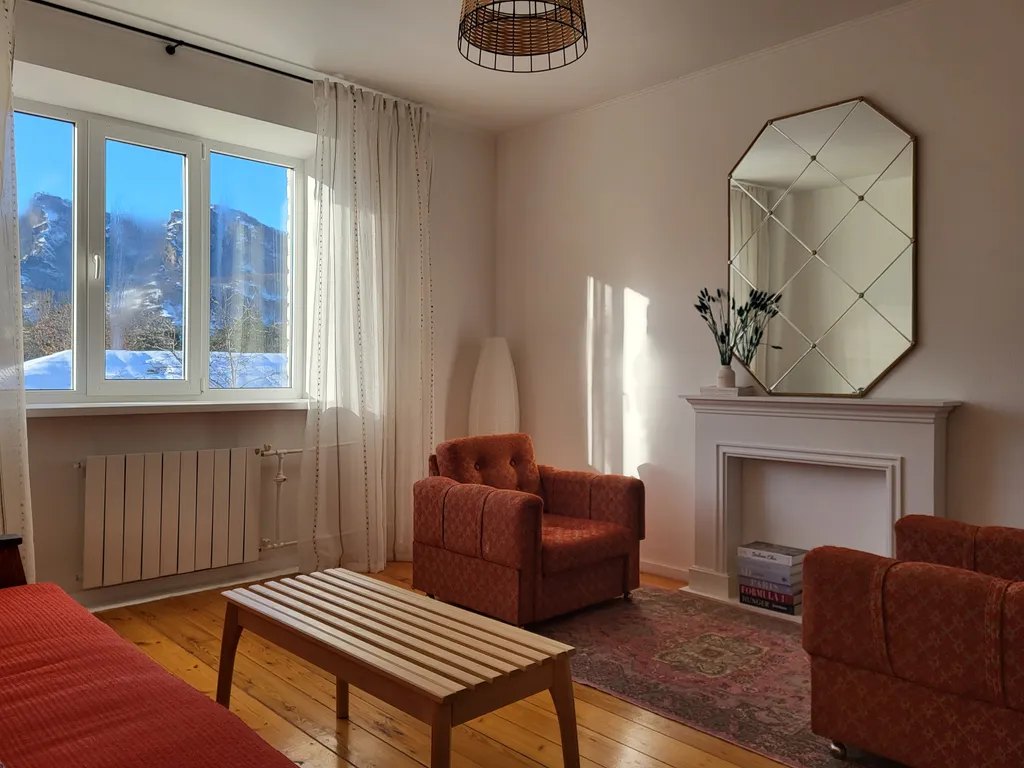 Квартира с видом на реку и горы