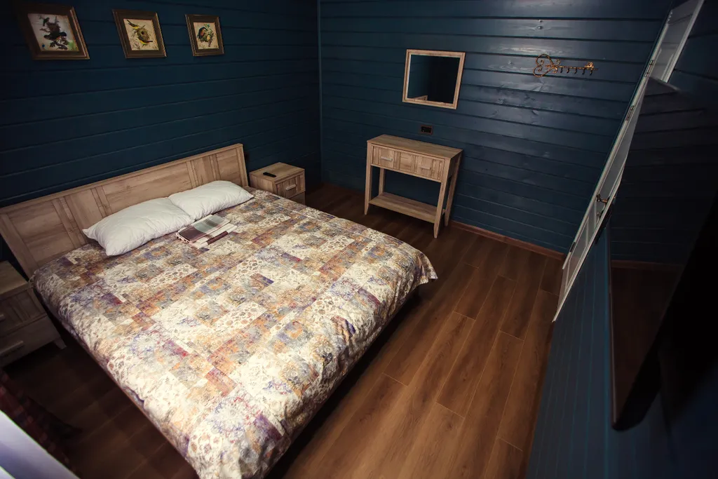 Большой панорамный коттедж в английском стиле с видом на озеро