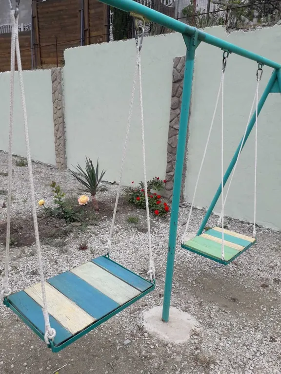 Номер с видом на море и горы в 150-ти метрах от моря и песчаного пляжа