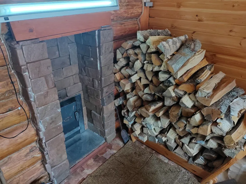 Домик на озере в глуши