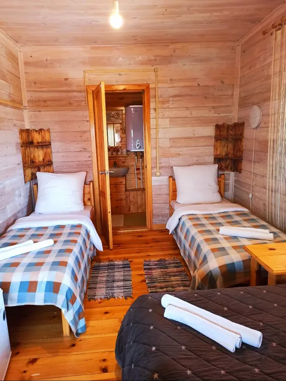 Уютная комната с собственным душем и туалетом