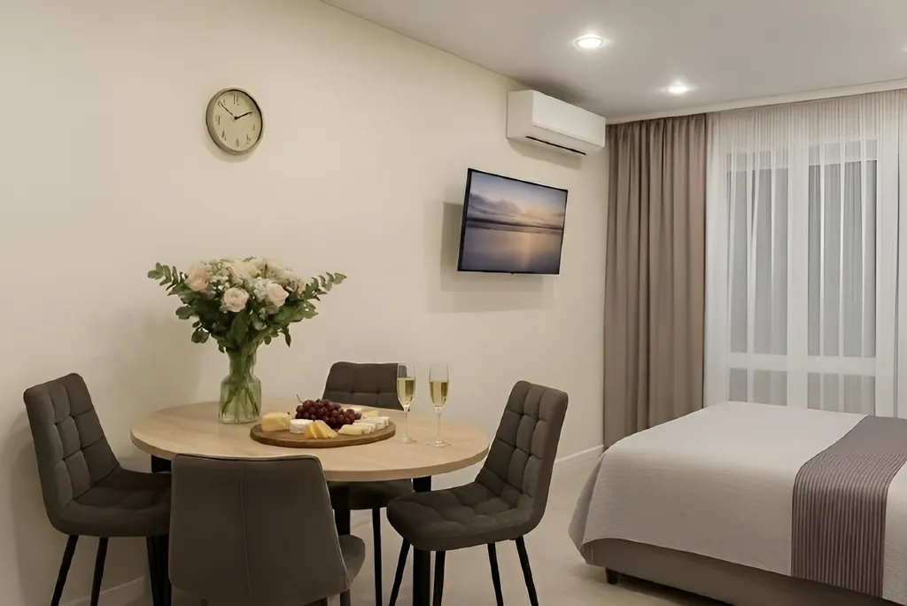 Студия с балконом и парковкой, рядом с набережной