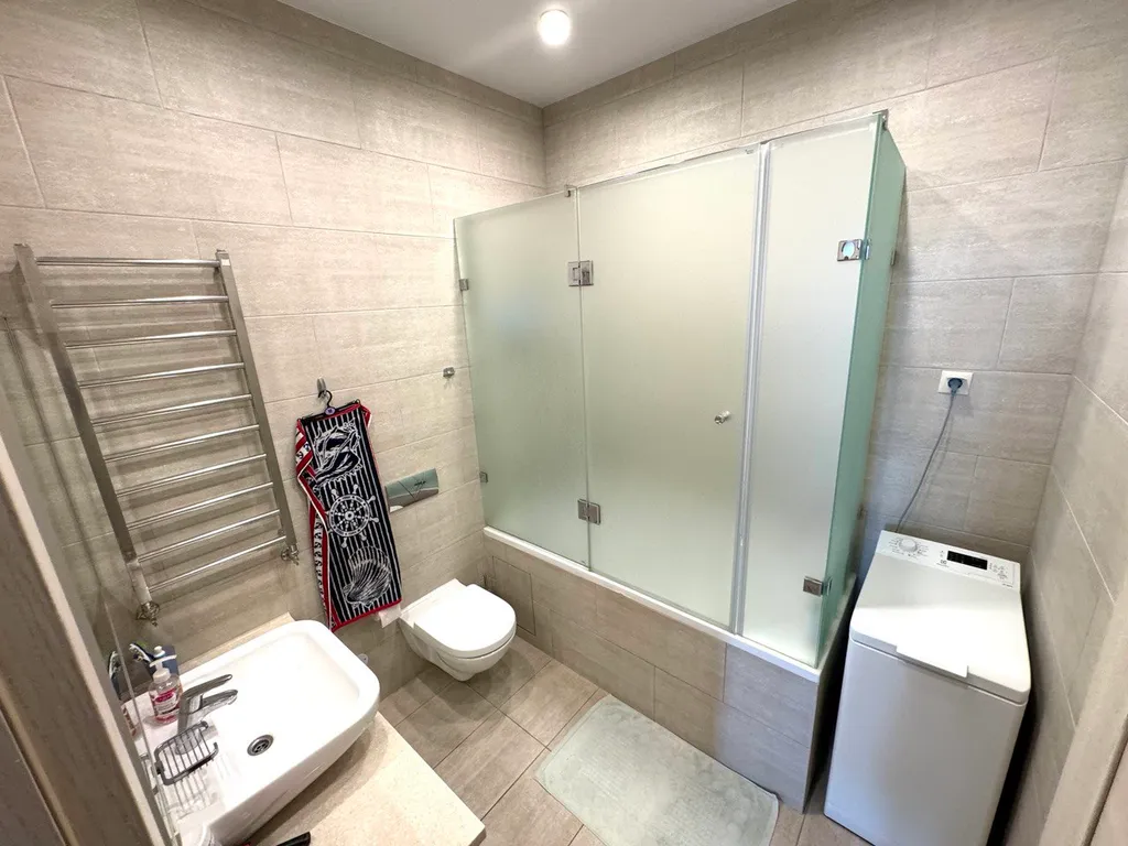 Апартамент с дизайнерским ремонтом в 100 шагах от моря и пляжа