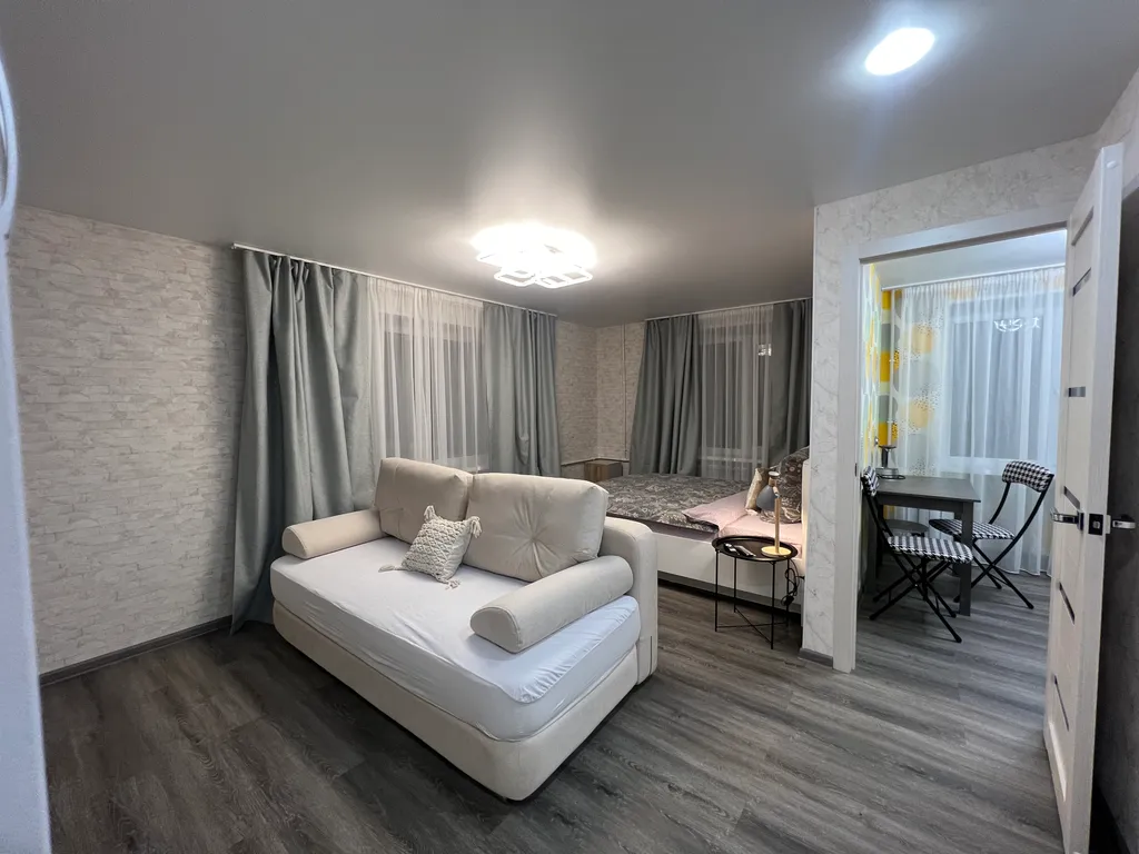 Солнечная 2 комнатная квартира в лучшем районе города