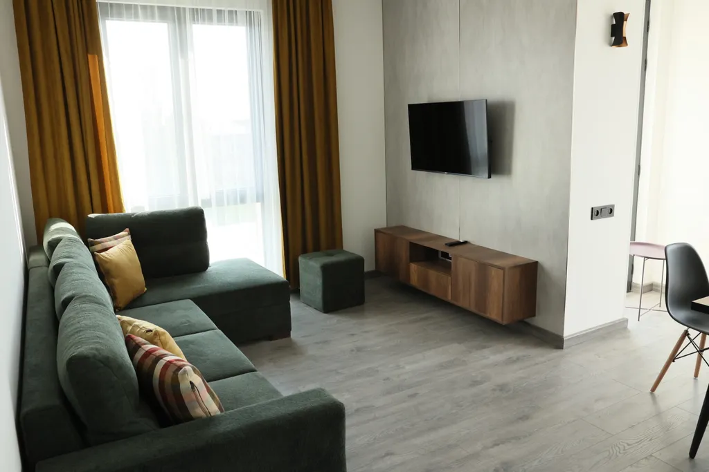 Солнечный 2-комнатный лофт с балконом у Французского университета