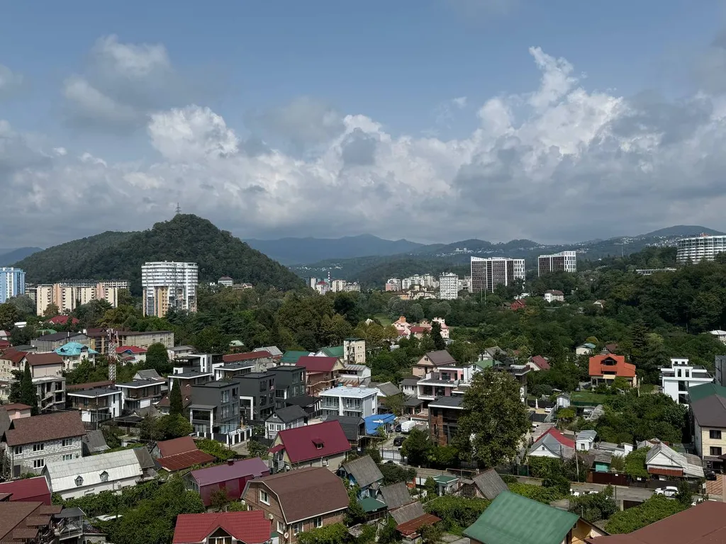 Евродвухкомнатная квартира для всей семьи с видом на море и горы