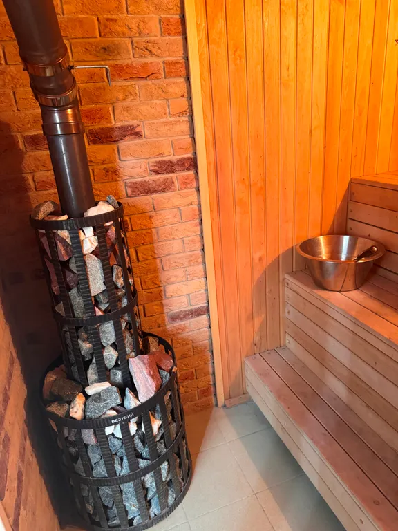 Двухэтажный дом с мангальным комплексом и баней