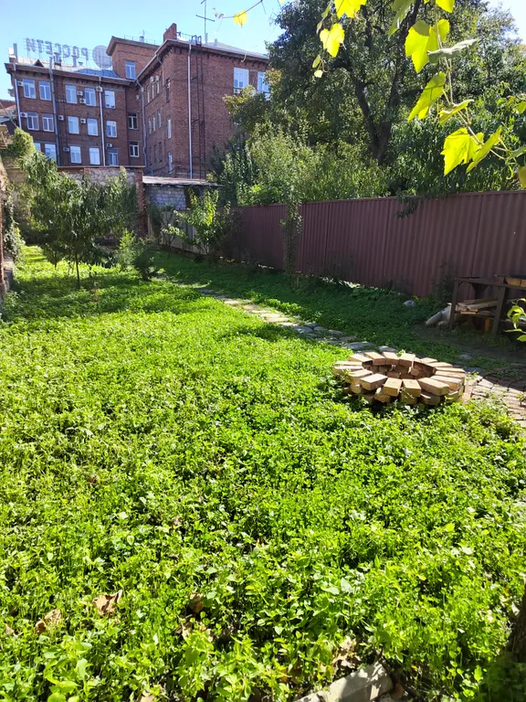 Уютный дом с садом в центре города