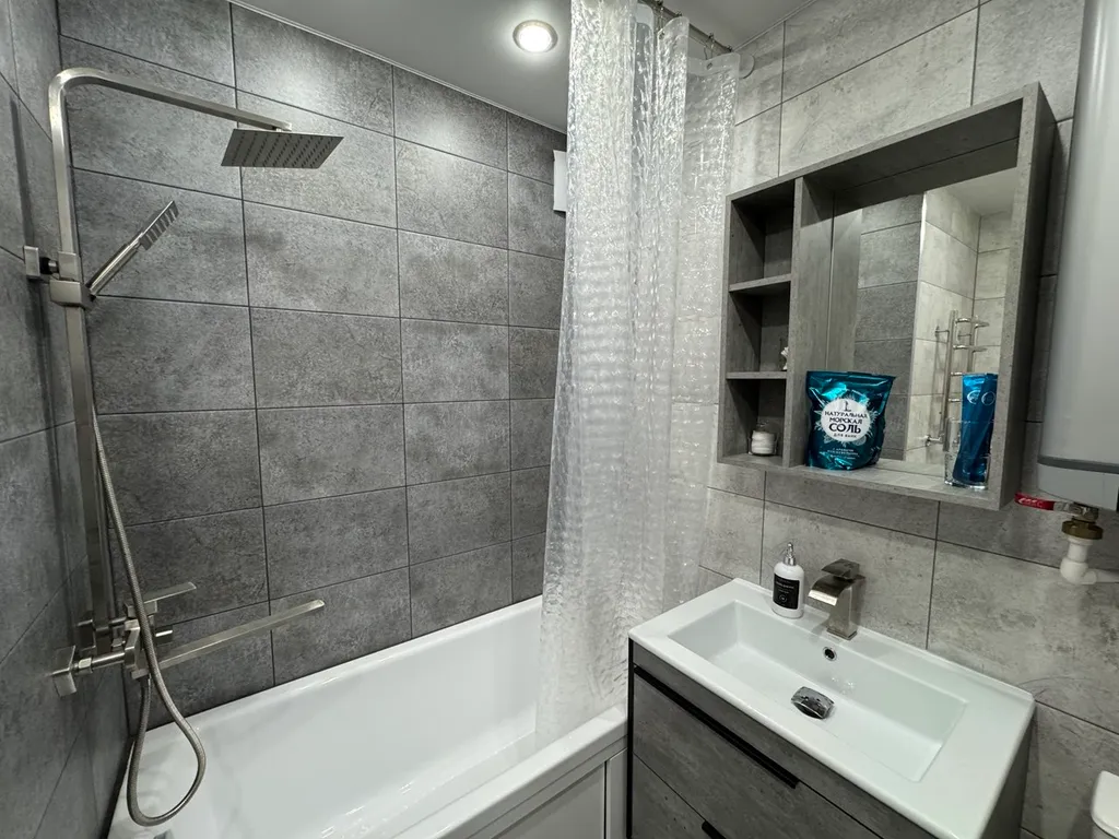 Двухкомнатная квартира с новым ремонтом в центре города