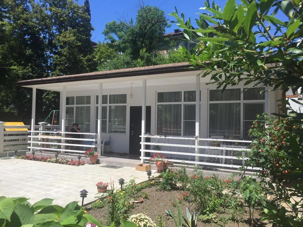 Коттедж Комфортный гостевой дом у моря — аренда посуточно в Пицунда