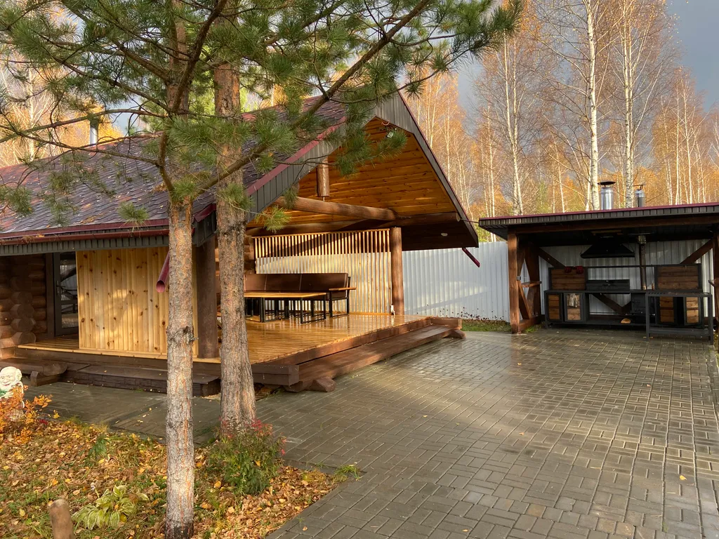 Сказочный дом в лесу