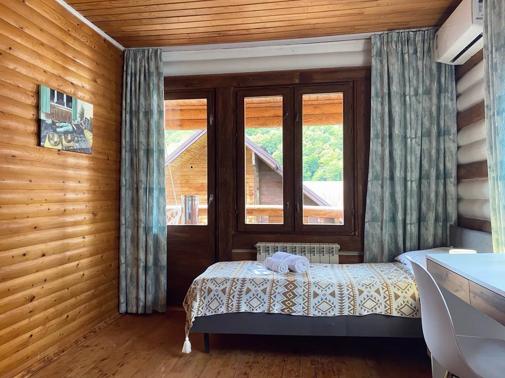 Аутентичный номер standard с балконом, видом на горы, с ванной, №4