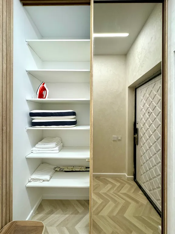 Евродвухкомнатный апартамент с балконом на первой линии