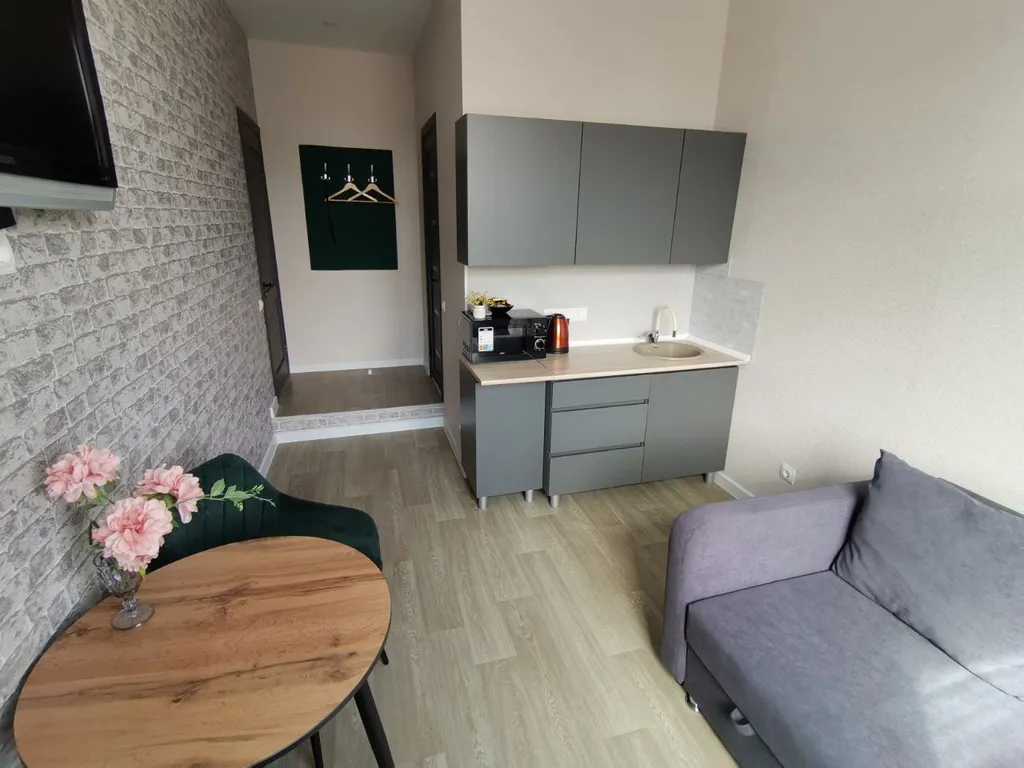 Студия с высокими потолками (3 метра) и чистым подъездом