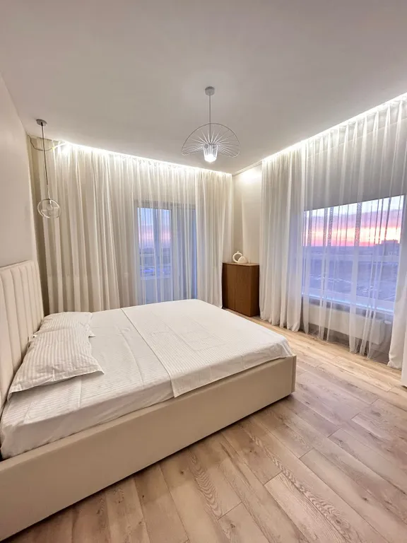 Евротрешка вблизи megasilkway и expo