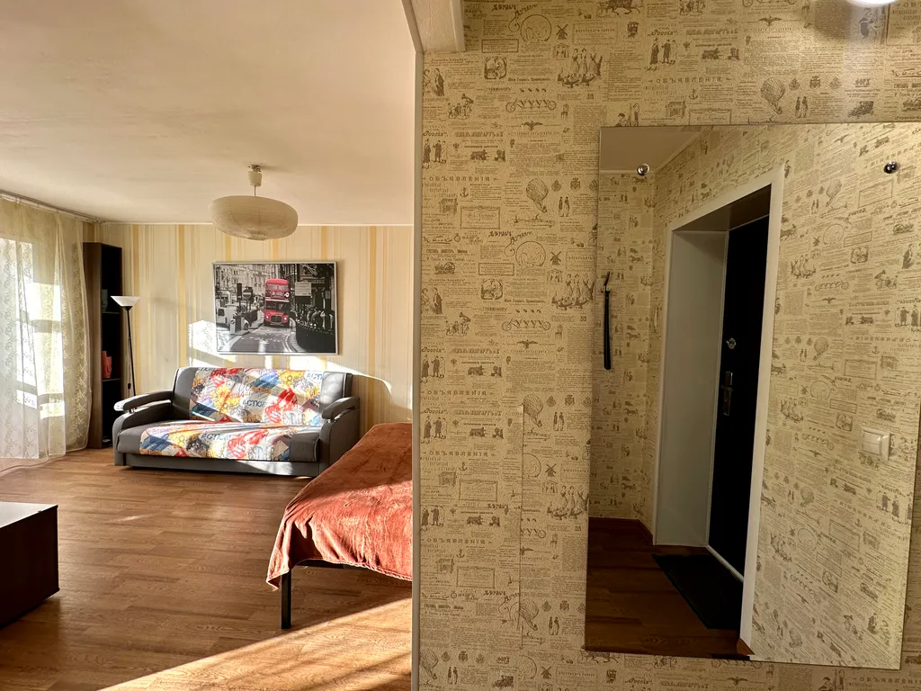 Калина Юрга у кинотеатра Эра