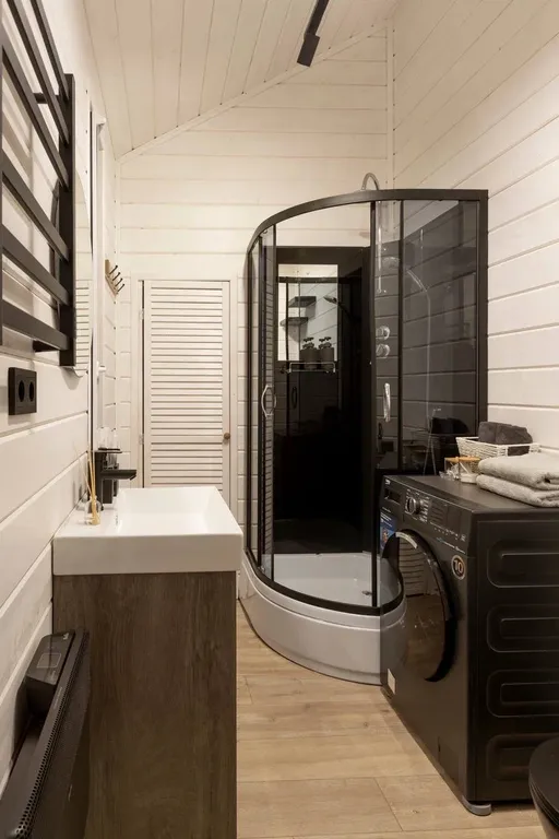 Домик в лесу с камином и баней