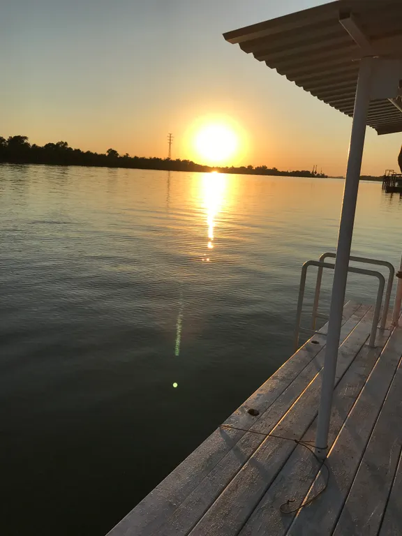 Дача Демьяна на берегу Волги