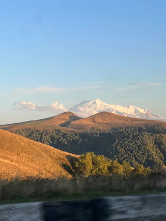 Квартира с видом на озеро и горы